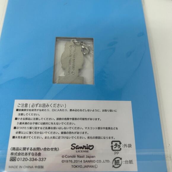 Rare Hello Kitty Meets Gu€€i in Vogue Pendant/Charm - Picture 4 of 4